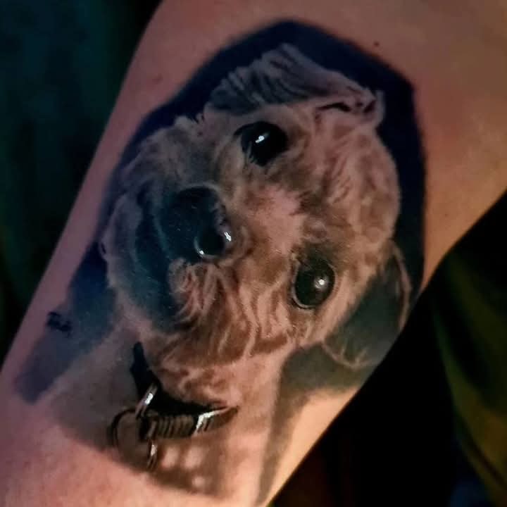 Retrato de perro — tatuaje realista por Thian De La Peña