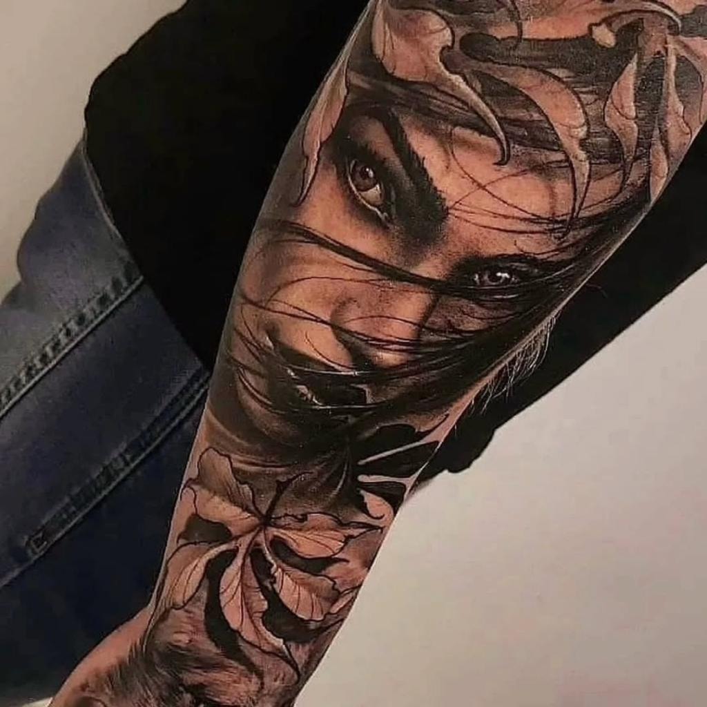 Retrato realista en brazo — tatuaje por Thian De La Peña