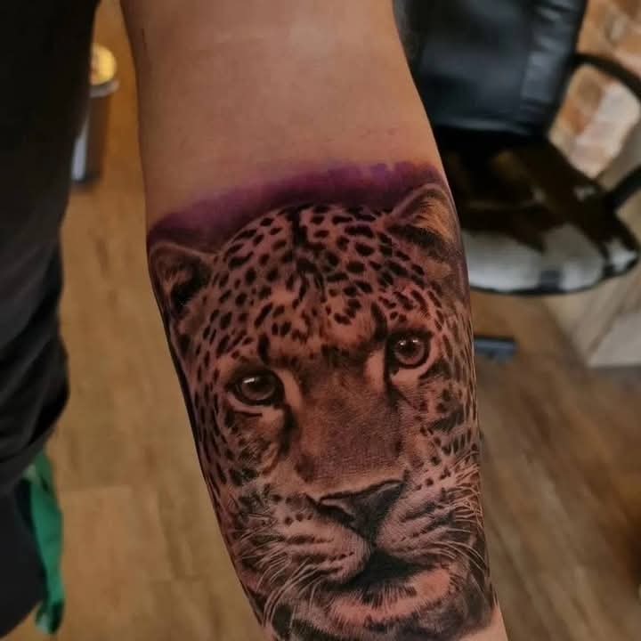 Trabajo de Cristian Thian De La Peña — retrato realista de leopardo